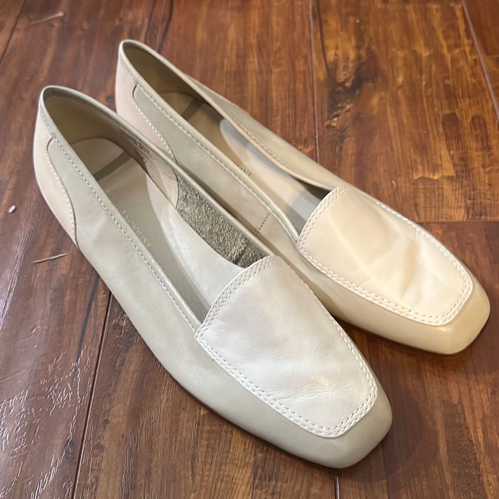 Enzo Angiolini Liberty Two Tone Cream Beige Leather Loafers Flats Size 8.5